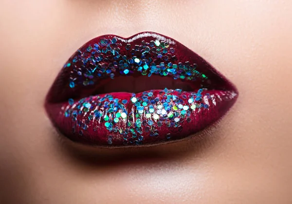 Beautiful female lips with magnificent make-up close-up. — Stock Photo, Image