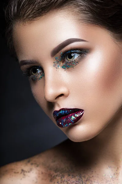 Beauty fashion model girl with bright make up. Fashion art portrait with glitters close-up — Stock Photo, Image