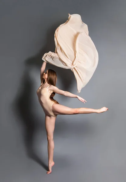 Beautiful young girl dancing with cloth. Flying fluttering fabric. — Stock Photo, Image