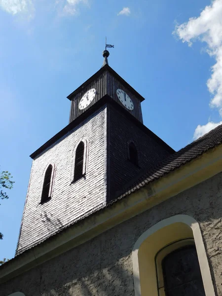 Bir Protestan Şehrin Kilisenin Çan Kulesi — Stok fotoğraf