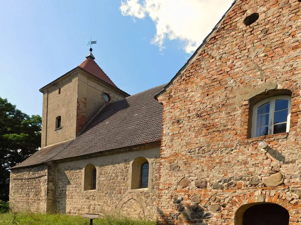 Die Evangelische Dorfkirche — Stockfoto