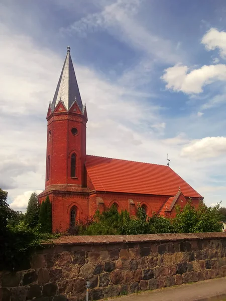 Die Evangelische Dorfkirche — Stockfoto