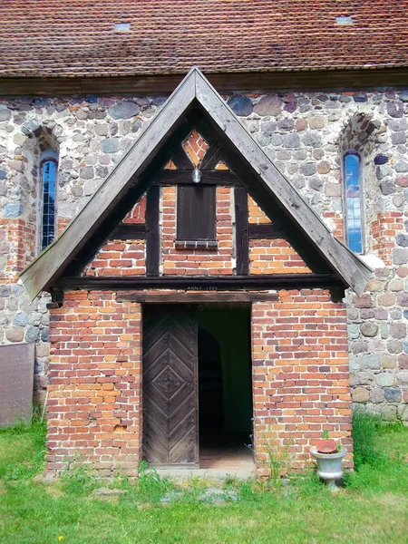 Toegangsportaal Van Evangelische Lutherse Dorpskerk — Stockfoto