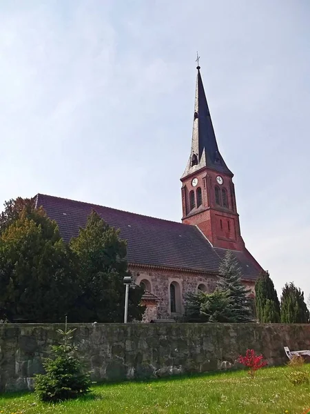 Die Evangelische Dorfkirche — Stockfoto