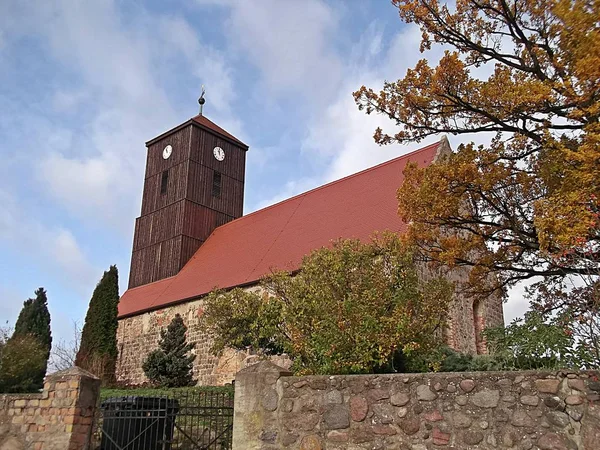 Εκκλησία Προτεσταντικού Χωριού Στη Boitzenburger — Φωτογραφία Αρχείου