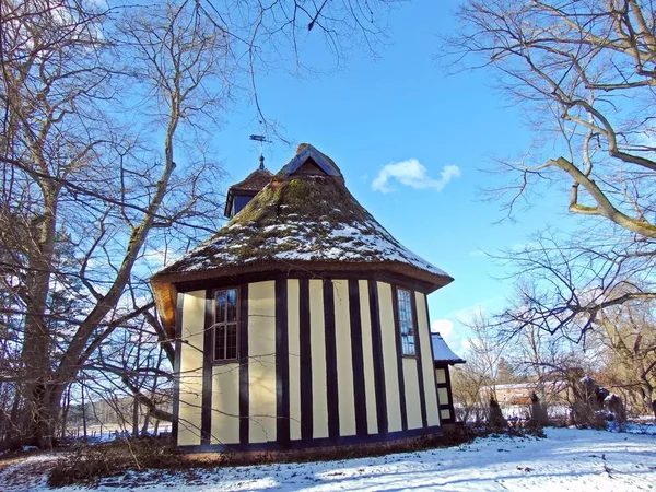 Chiesa Blu Nella Foresta — Foto Stock