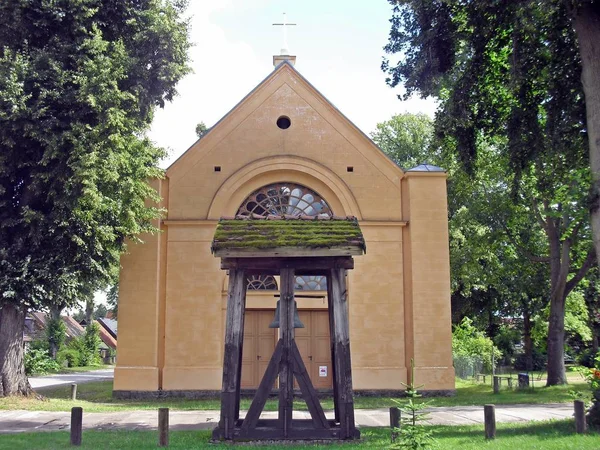 Die Evangelische Dorfkirche — Stockfoto