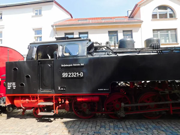 Een Treinrit Met Een Historische Stoomlocomotief Door Oude Stad — Stockfoto