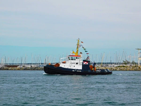 Warnemnde Mecklenburg Vorpommern Germany August 2019 Carl Tug Lbeck Port — Stock Photo, Image