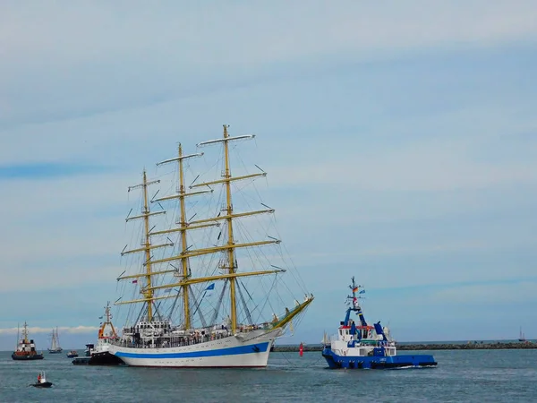 Barcos Vela Entrada Porto Mar Báltico — Fotografia de Stock