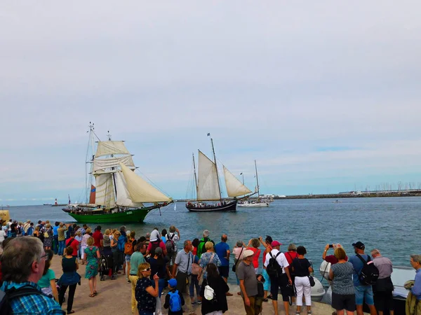 Warnemnde Mecklemburgo Pomerânia Ocidental Alemanha Agosto 2019 Navios Que Chegam — Fotografia de Stock