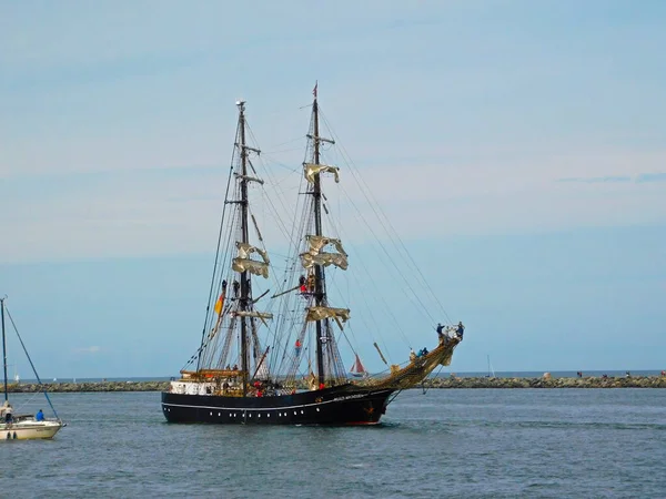 Navios Vela Que Chegam Porto Warnemnde — Fotografia de Stock