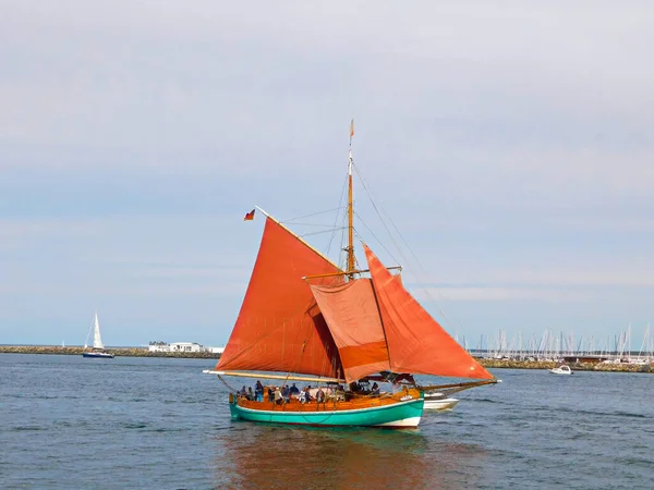 Segelschiffe Beim Einlaufen Den Hafen — Stockfoto