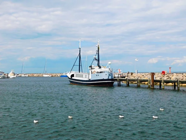 Porto Barco Costa Báltico — Fotografia de Stock