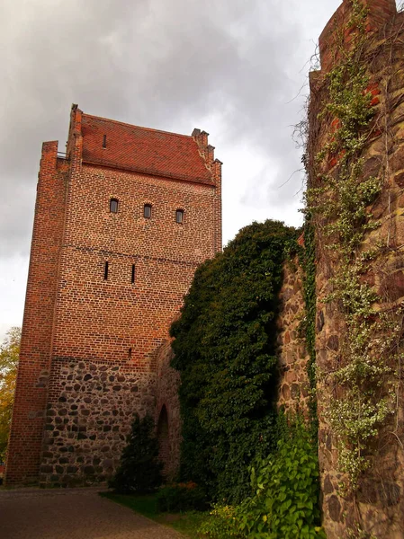 十三世纪的历史城墙 — 图库照片