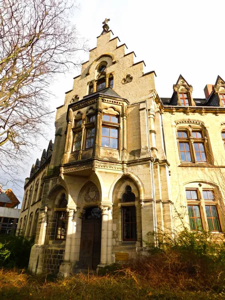 Portaal Van Historische Middelbare School Van Een Oude Stad — Stockfoto