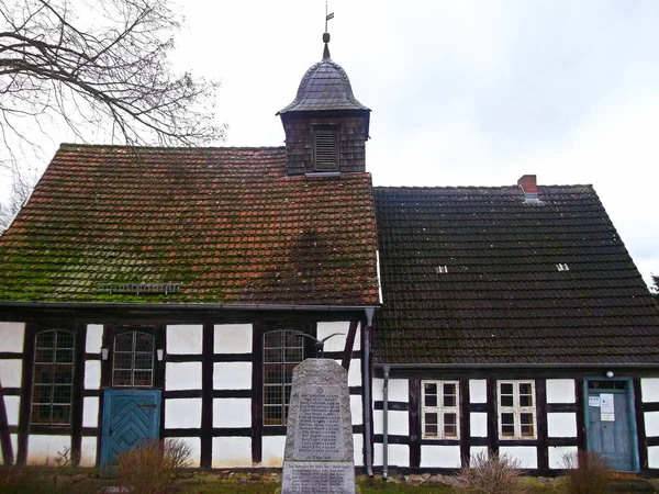 Evangelische Koloniale Kerk Met Oorlogsmonument Van Twee Wereldoorlogen — Stockfoto