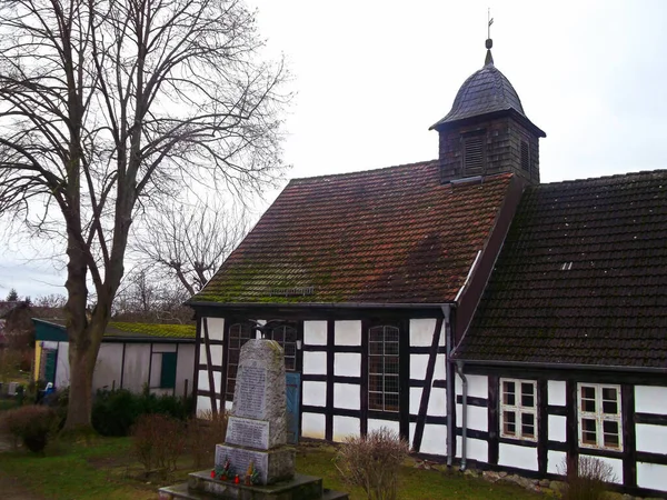 Evangelický Koloniální Kostel Válečným Pomníkem Dvou Světových Válek — Stock fotografie