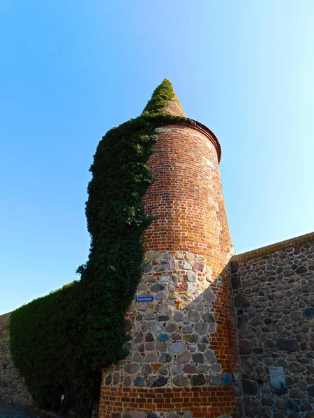 Muro Storico Della Città Con Una Torre Polvere Del Medioevo — Foto Stock