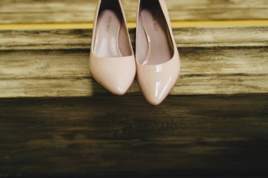 Kapıdaki Gelin Ayakkabıları