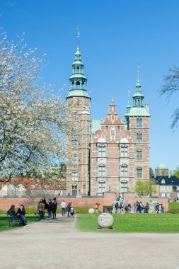 Kopenhag, Danimarka - 30 Nisan 2017: Rosenborg Sarayı Kings Gardena yanında yer alan bir Rönesans kalesidir