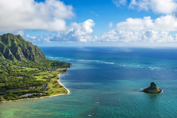 Vista aérea de Kualoa Point e Chapéu Chinês na Baía de Kaneohe, Ha — Fotografia de Stock