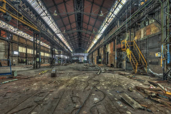 Büyük terk edilmiş endüstriyel Salonu