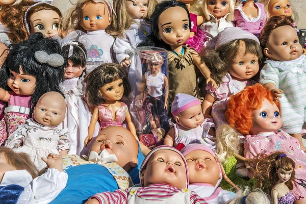 Oyuncak bebek piyasa ahır bir bit pazarı