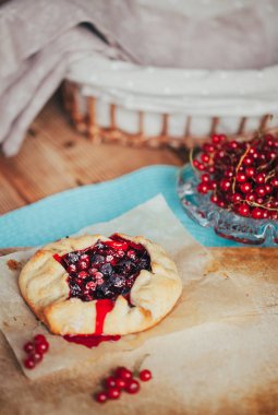 Hamur hamur işleri. Meyveler ve meyve ile bisküvi.