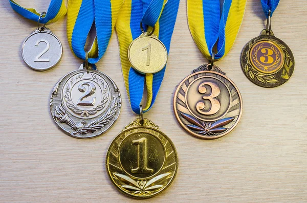 Золоті, срібні та бронзові спортивні медалі . — стокове фото