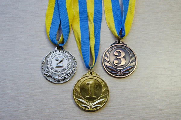 Золотые, серебряные и бронзовые медали . — стоковое фото