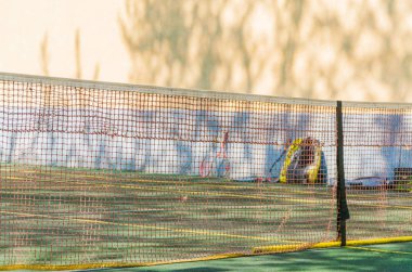Tenis Kortu profesyonel oyunlar için bir kılavuz ile.
