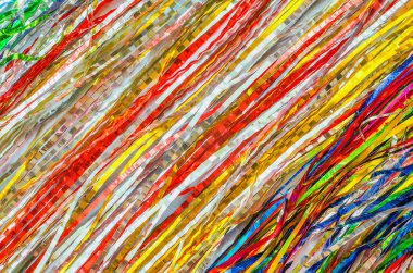 Tatil için renkli çizgileri olan parlak renkli bir arka plan.