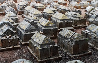 Mahzende su sular altında