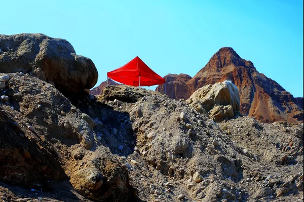 Rode luifel in de Negev woestijn — Stockfoto