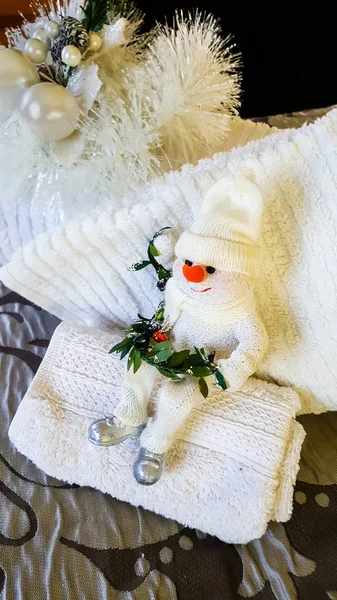 Juldekorationer på handdukar för holiday besökare — Stockfoto