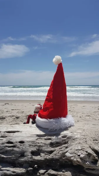 Sombrero rojo de Navidad y decoración de Navidad del padre — Foto de Stock