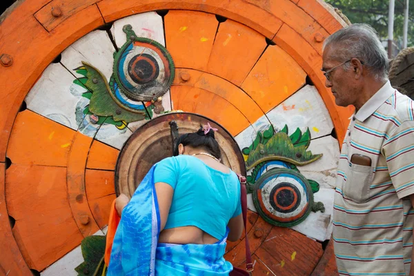 Katmandu Nepal Mayıs 2017 Rato Machhindranath Arabasının Tekerleklerine Tapan Lalitpur — Stok fotoğraf