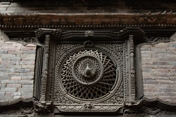 Bhaktapur著名的孔雀之窗 它也被认为是尼泊尔的 蒙娜丽莎 — 图库照片