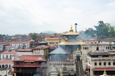 Katmandu, Nepal - 10 Mayıs 2017 Pashipatinath tapınağının ana avlusunun görüntüsü.
