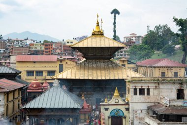 Katmandu, Nepal - 10 Mayıs 2017 Pashipatinath tapınağının ana avlusunun görüntüsü.