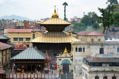 Katmandu, Nepal - 10 Mayıs 2017 Pashipatinath tapınağının ana avlusunun görüntüsü.