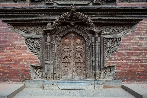 Elegantly Engraved Wooden Door Patan Durbar Square Lalitpur Kathmandu Nepal — Zdjęcie stockowe