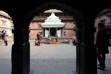 Katmandu, Nepal - 15 Ocak 2016: Keshav Narayan Chowk, Patan Müzesi 'nin ana girişi.
