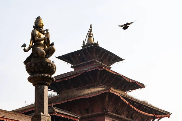 Gyönyörű Garuda Szobor Egy Kőoszlopon Krishna Mandir Előterében Patan Durbar — Stock Fotó