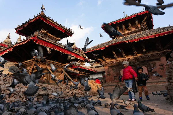 Katmandu, Nepal - 21 Ocak 2016: Rutin yaşam ve Katmandu Durbar Meydanı manzarası.