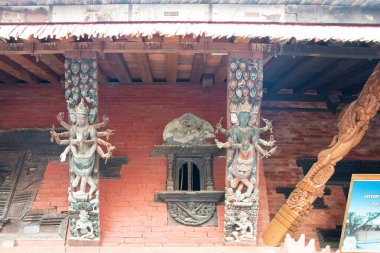 Katmandu, Nepal - 10 Haziran 2017: Itum Bahal 'de olağanüstü ahşap işçiliği ve oymacılığı.