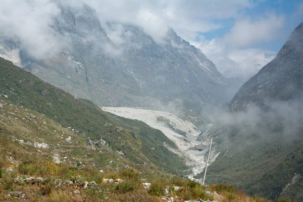 Nepal 'deki Lang Tang Vadisi manzarası.