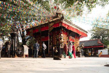 Katmandu, Nepal - 28 Ekim 2017: Maitidevi Tapınağı, şehrin en popüler hacılarından biri.