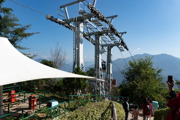 Katmandu, Nepal - 4 Kasım 2017: Gorkha bölgesindeki Manokamana Devi Tapınağı 'ndaki teleferik istasyonu.